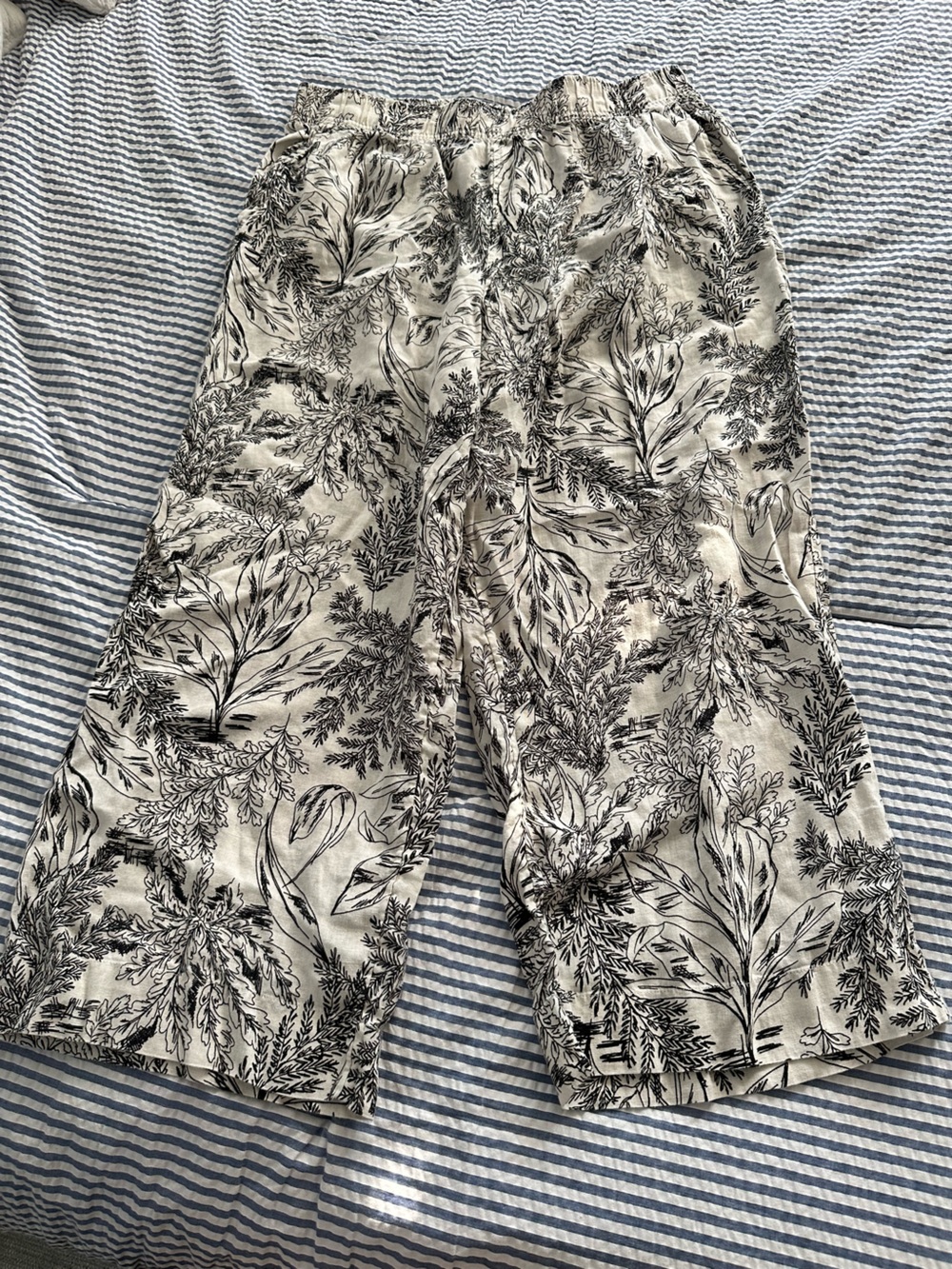 Tahari Linen Wide Leg Cropped Pants - Picture 2 of 7